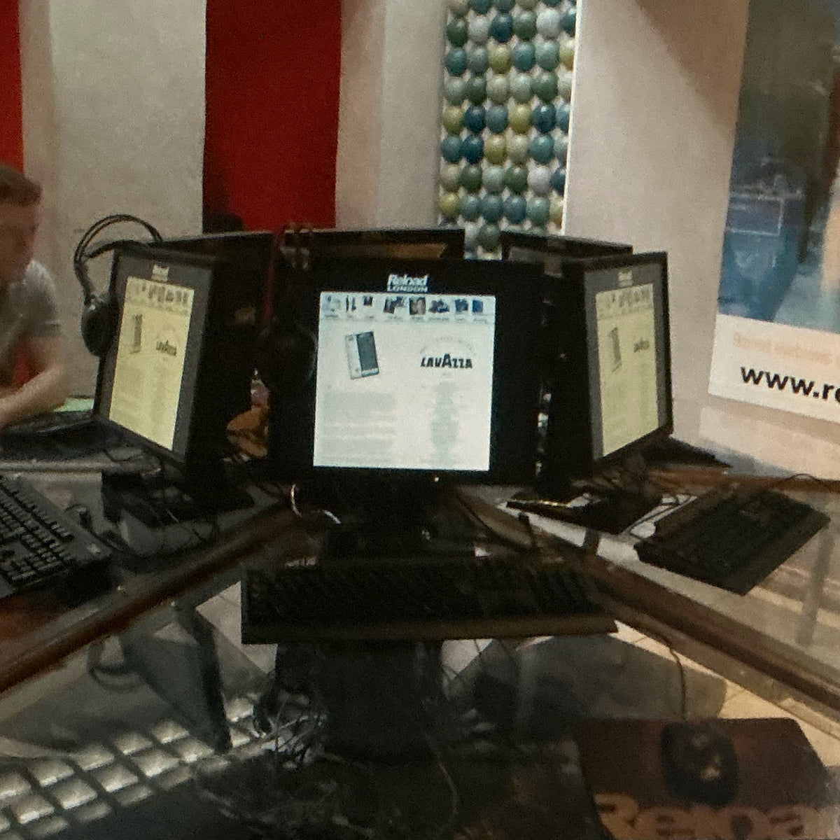Cybercafes: Surfing Interiors